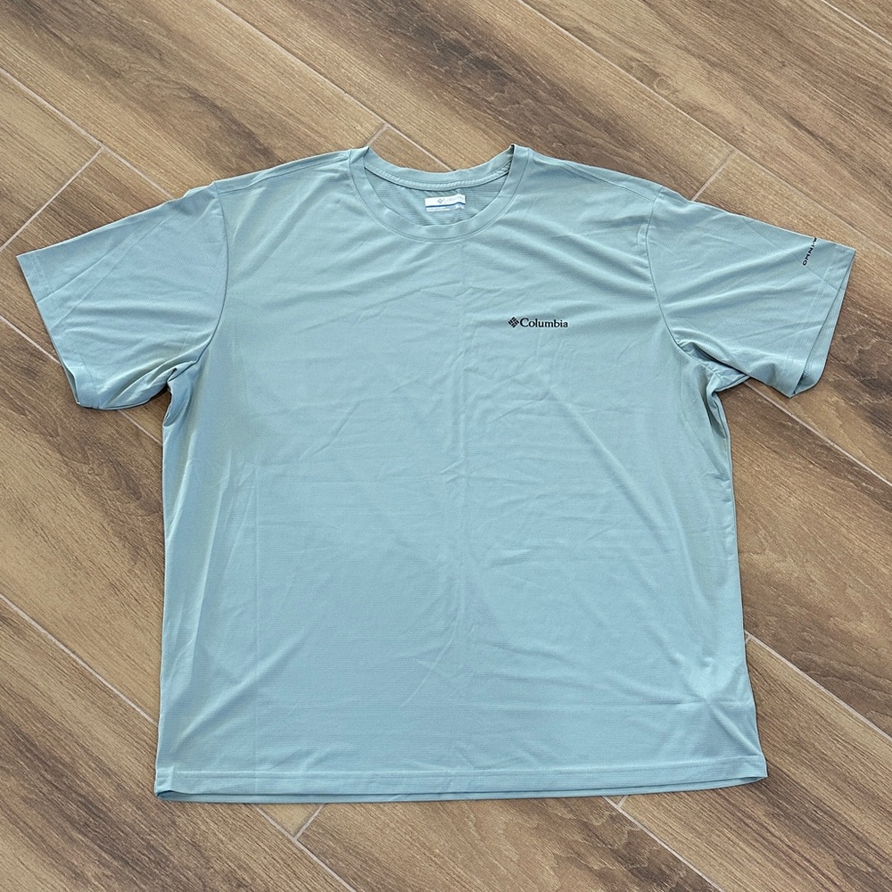 NWOT Lightweight Columbia Short Sleeve Shirt